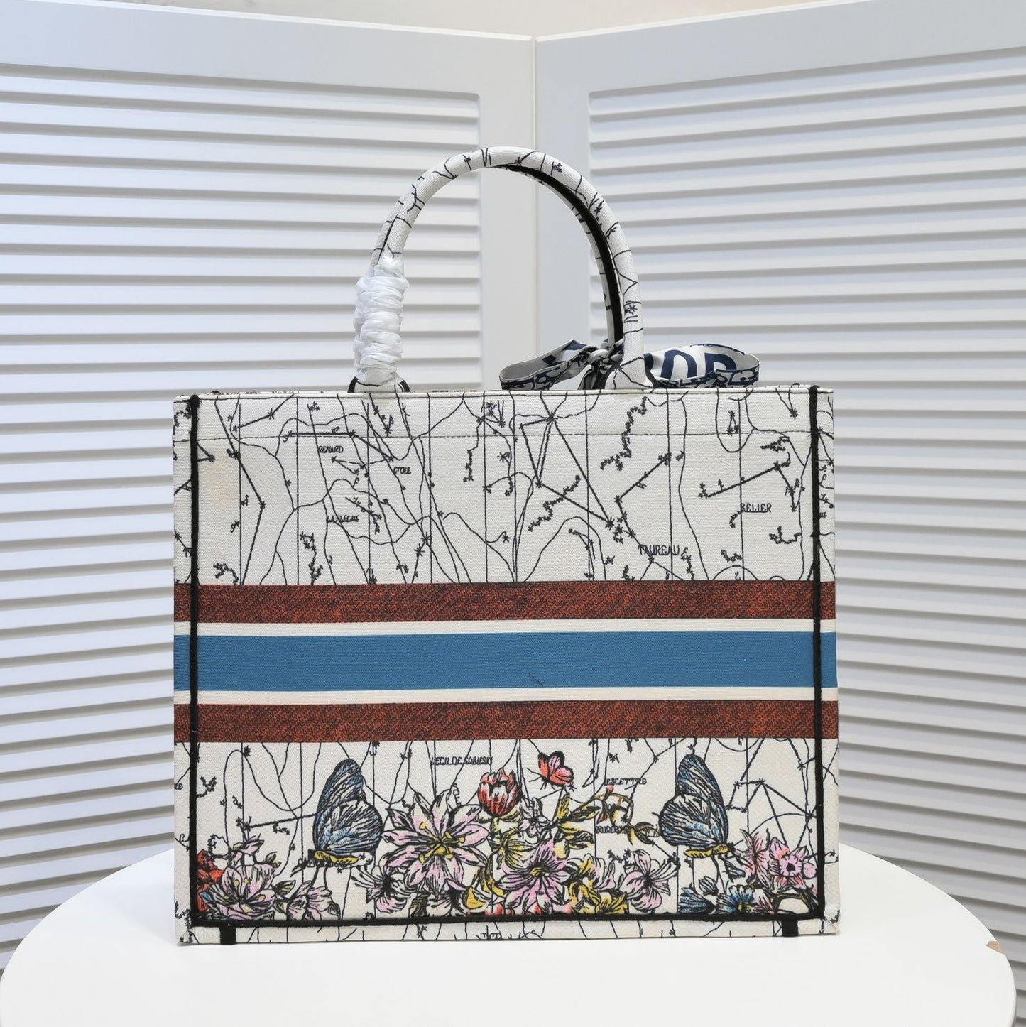 2025 Bag Classic Tote Bag W241