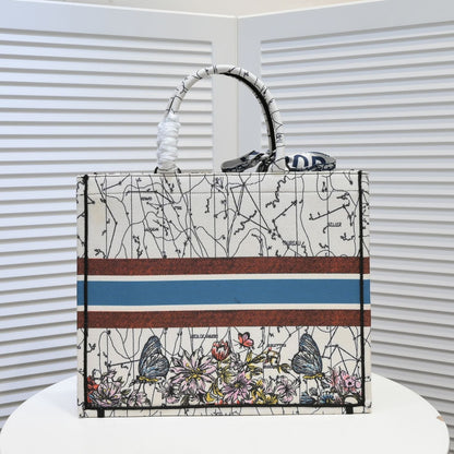 2025 Bag Classic Tote Bag W241