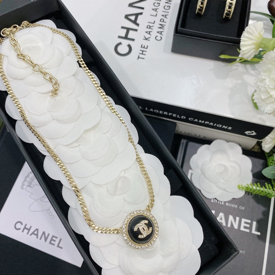 2025 Luxury Rhinestone Necklace