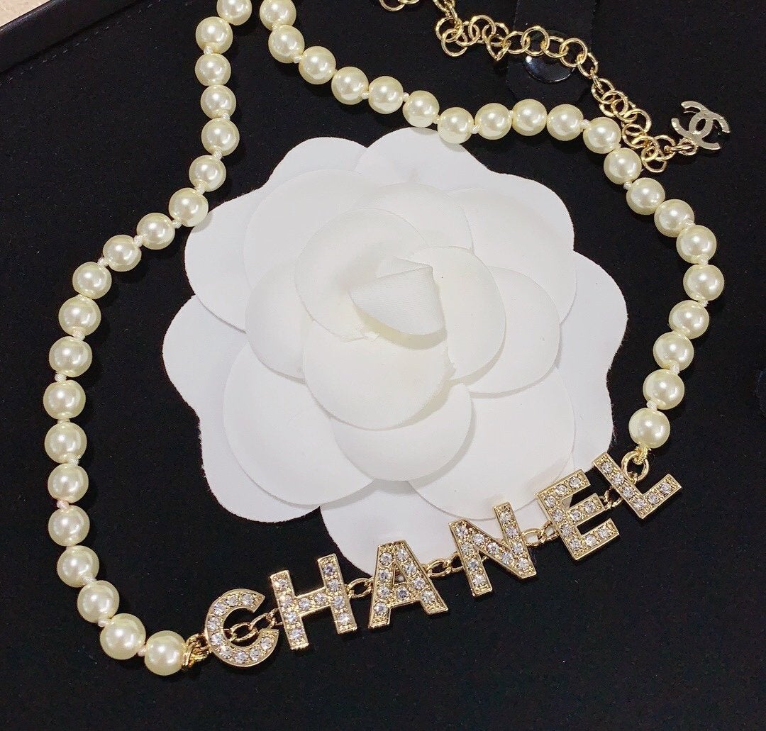 2025 Luxury Rhinestone Pearl Letter Necklace
