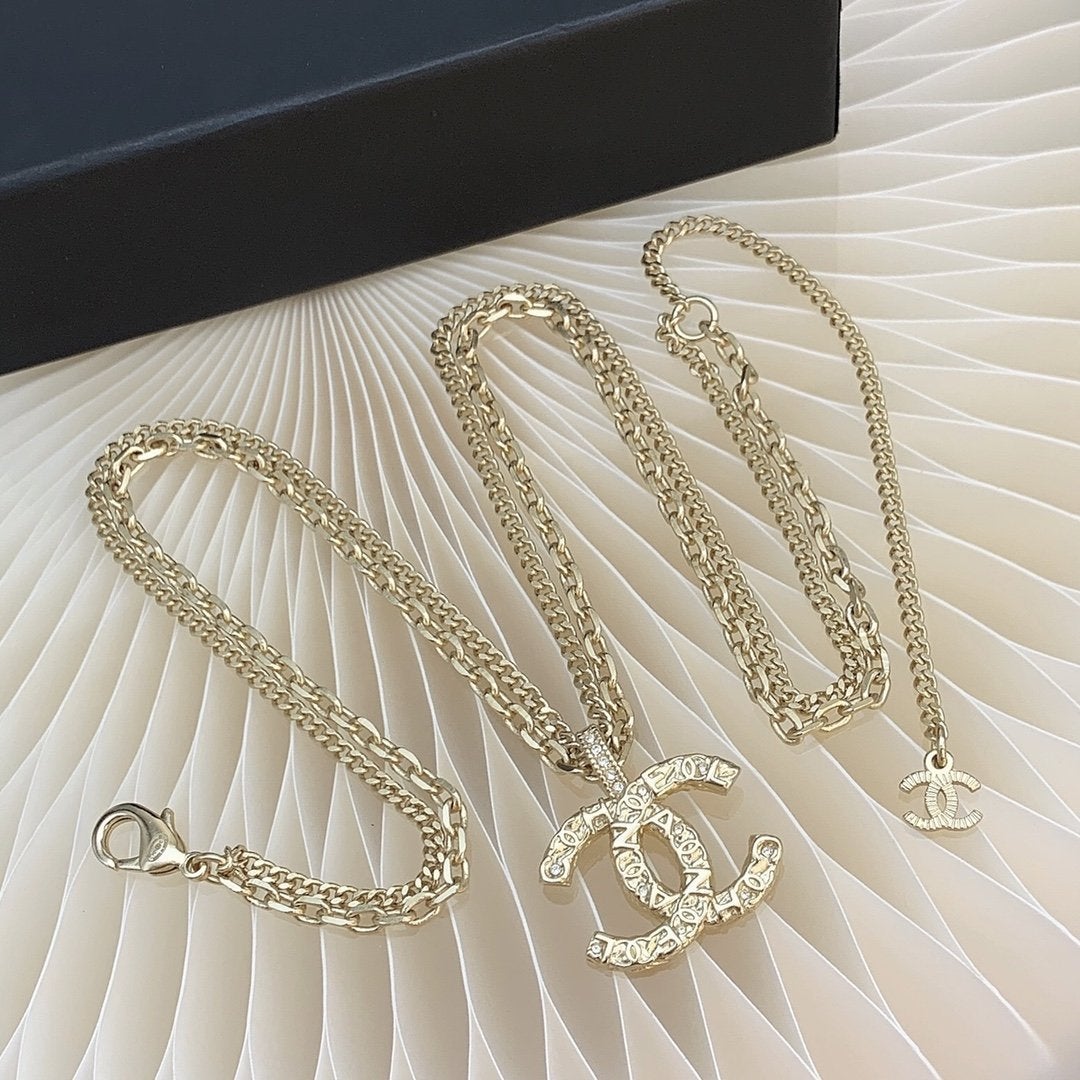 2025 Fashion Carved Double C Pendant Necklace
