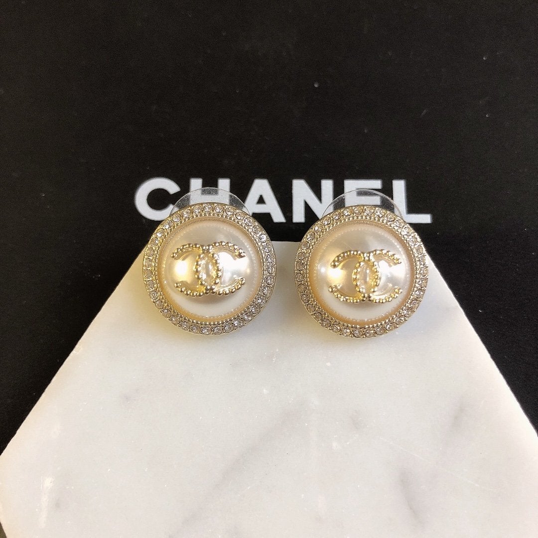 2025 Exquisite round rhinestone earrings