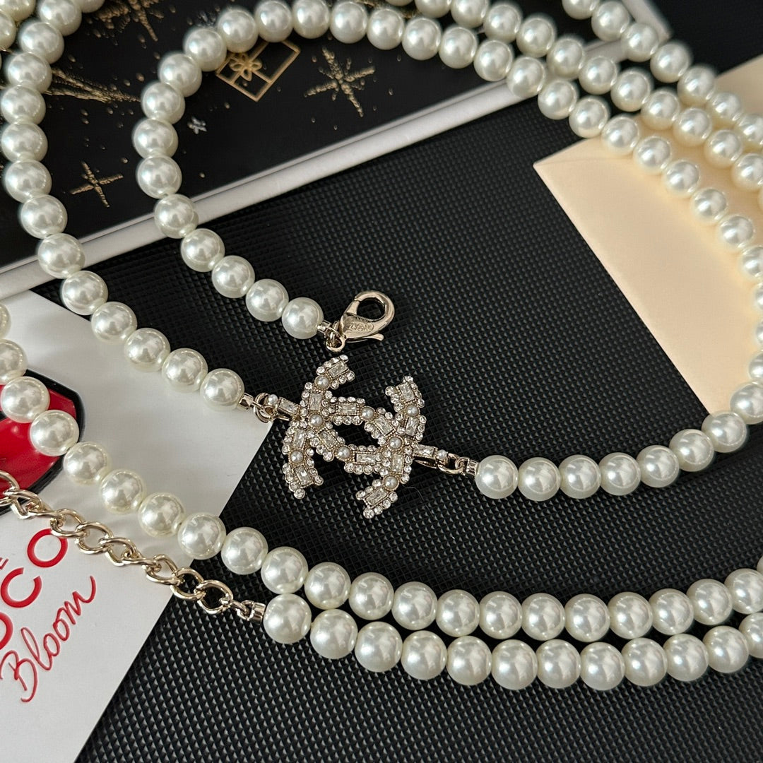 2025 Fashion double CC pearl pendant necklace