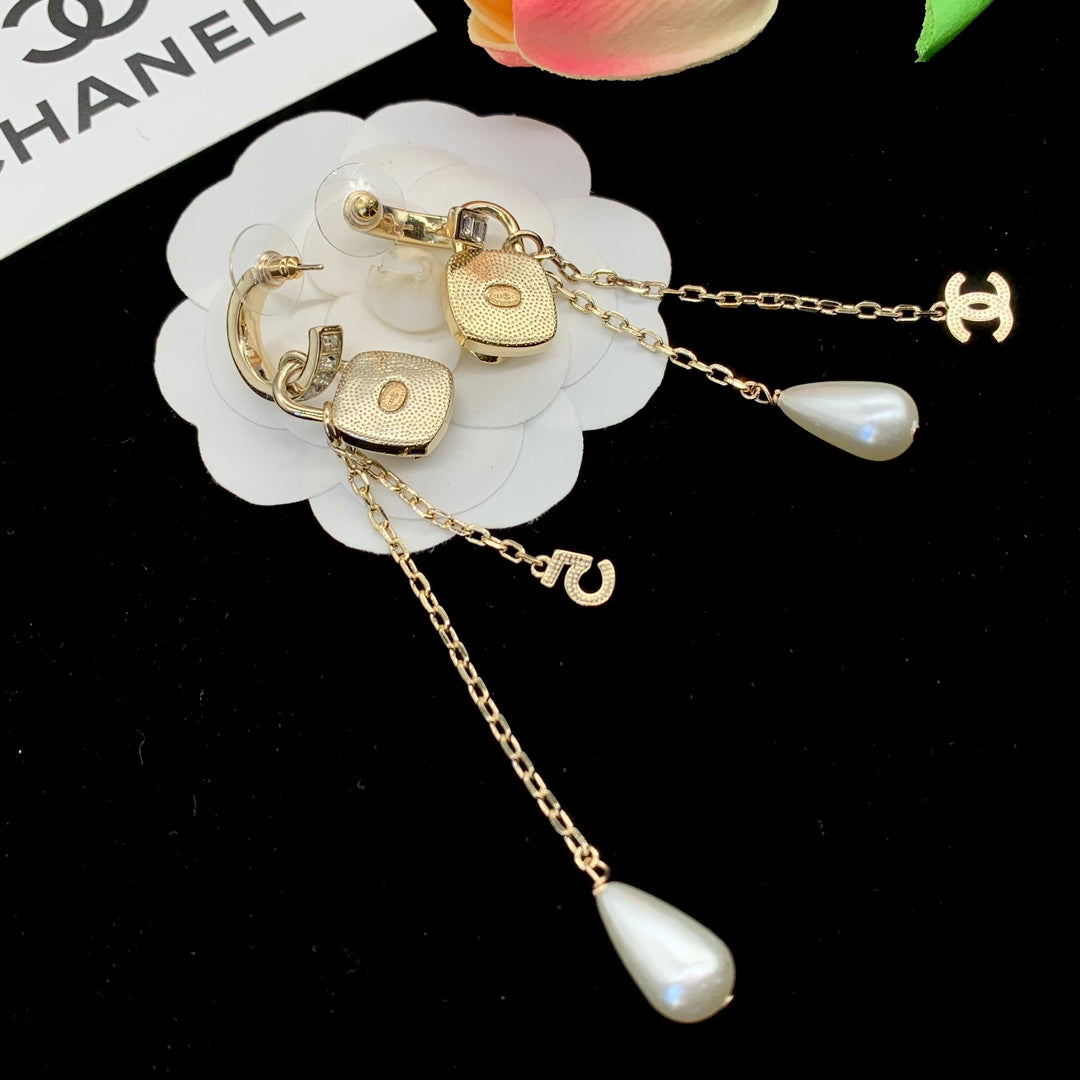2025 Fashion Rhinestone Pearl Dangle Earrings