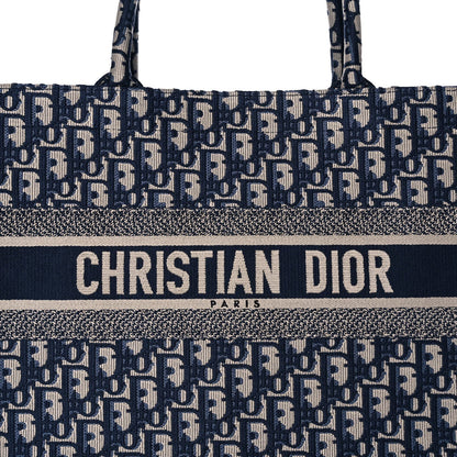 2025 Bag MEDIUM D BOOK TOTE