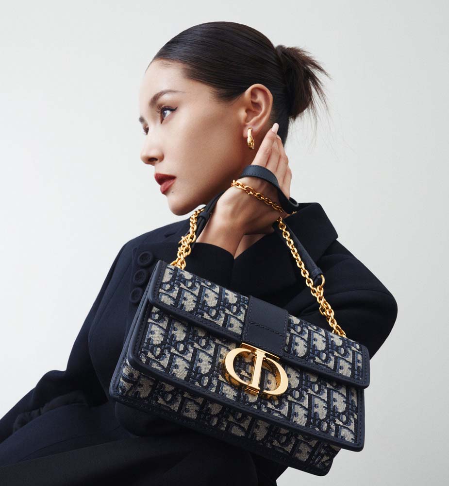 2025 Bag 30 MONTAIGNE EAST-WEST BAG WITH CHAIN