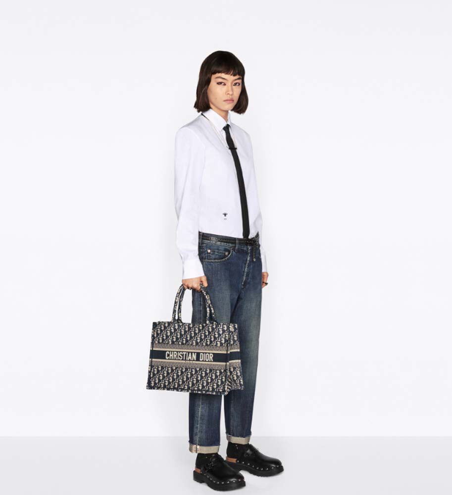 2025 Bag MEDIUM D BOOK TOTE