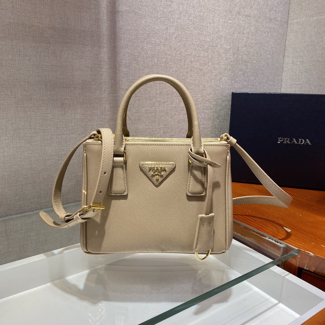 2025 Bag Classic Top-handle Bag W172