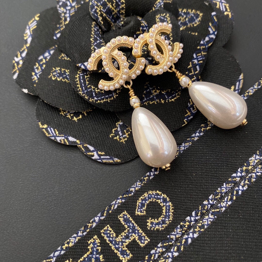 2025 Classic pearl earrings