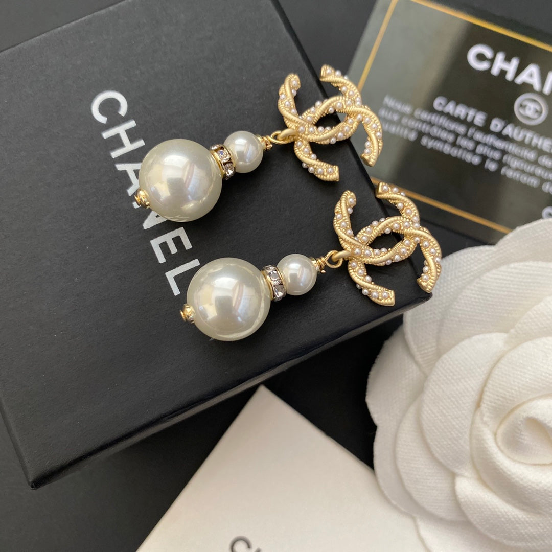 2025 Pearl Pendant Earrings