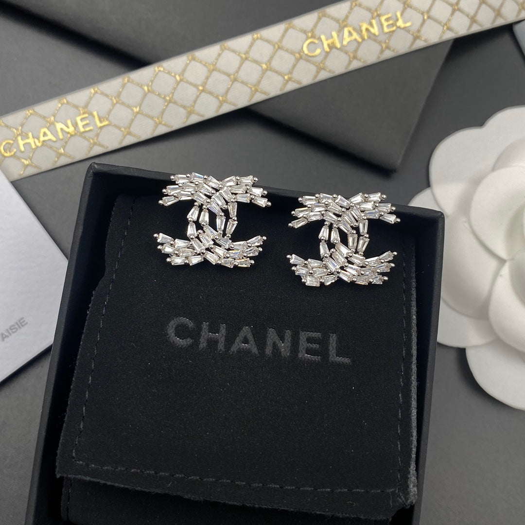 2025 Sparkling Crystal and Diamond Earrings