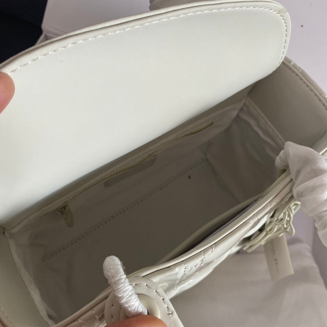 2025 Bag Classic Top-handle Bag W19