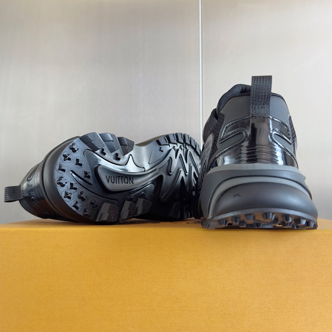2025 250318 New high quality new color board shoes
